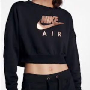 navy blue nike crop top